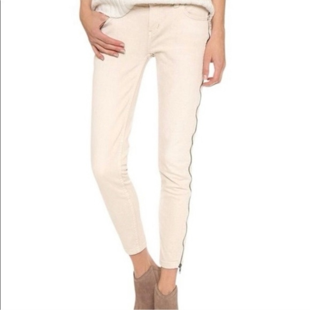 Free People. Levon Zipper Off White Jeans. Size 27.
